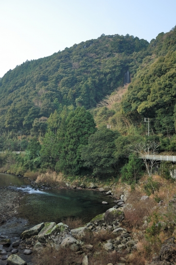 県道から遠望