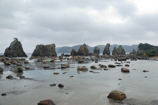 橋杭岩