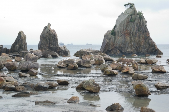 橋杭岩