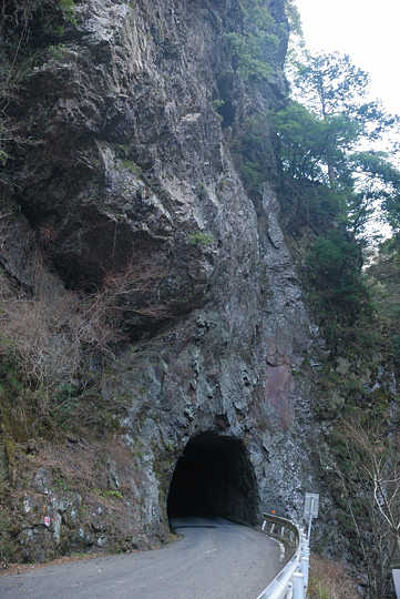 大釜の滝付近のトンネル