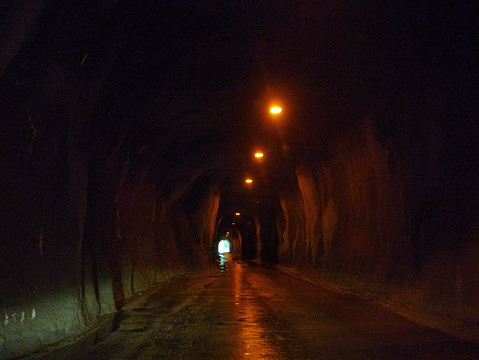 佐久間ダム付近のトンネル