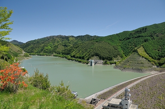 味噌川ダムと奥木曽湖