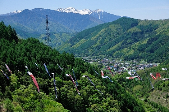 木曽駒ヶ岳と鯉のぼり