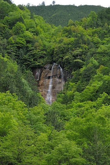 雨現の滝