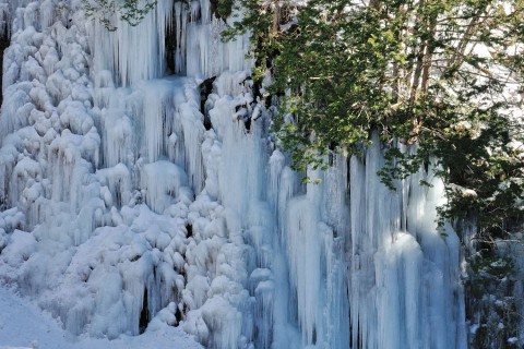 青氷の滝など